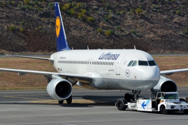 D-AIZK · Airbus A320-214 · (FNC / LPMA)