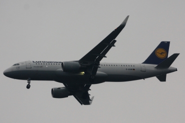D-AIUM · Airbus A320-214 · (FRA / EDDF)