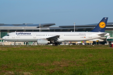 D-AIDE · Airbus A321-231 · (OPO / LPPR)