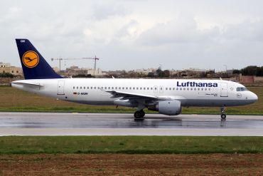 D-AIQW (1367) 2000 Airbus A320-211