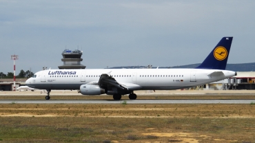 D-AIRE · Airbus A321-131 · (FAO / LPFR)