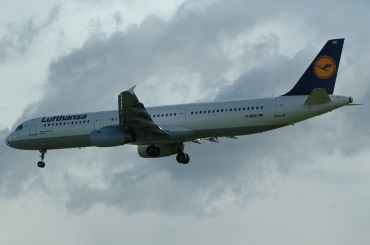 D-AISC · Airbus A321-231 · (LIS / LPPT)