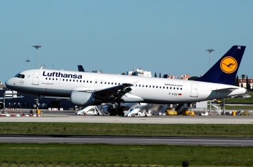 D-AIZE · Airbus A320-214 · (LIS / LPPT)