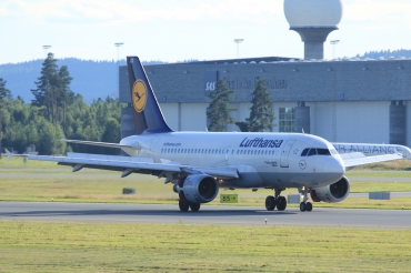 D-AILX (860) 1998 Airbus A319-114