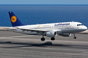 D-AILU (744) 1997 Airbus A319-114
