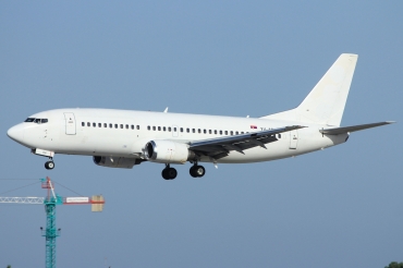 YU-AOU (cn 24665) Boeing 737-322