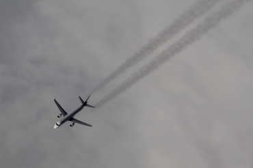 - · Embraer 190-200LR · ---