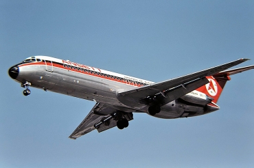 VH-CZB (cn 47004) McDonnell Douglas DC-9-31