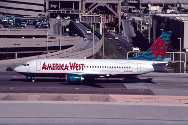 N335AW (28740) 1998 Boeing 737-3U3