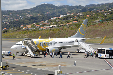 OY-PSF (28210) 1998 Boeing 737-7Q8(WL)