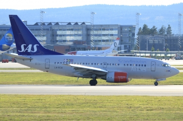 LN-RCW (28308) 1999 Boeing 737-683