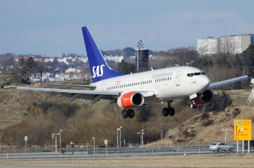 LN-RCW (28308) 1999 Boeing 737-683