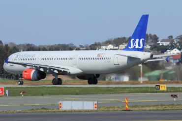 OY-KBF (1807) 2002 Airbus A321-232