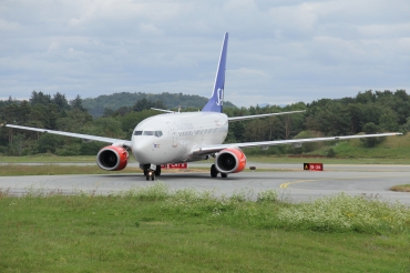 LN-RPX (28291) 1998 Boeing 737-683