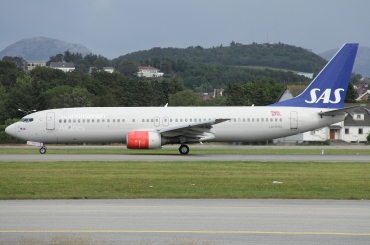 LN-RRU (28327) 2002 Boeing 737-883