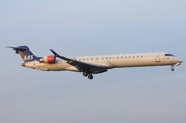 OY-KFI · Bombardier CRJ-900 · (WAW / EPWA)