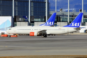 LN-RRU (28327) 2002 Boeing 737-883