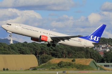 LN-RPR · Boeing 737-883 · (SVG / ENZV)
