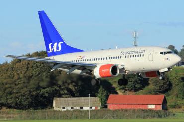 LN-RPE (28306) 1999 Boeing 737-683