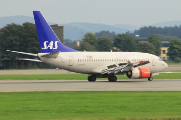 LN-RPE (28306) 1999 Boeing 737-683