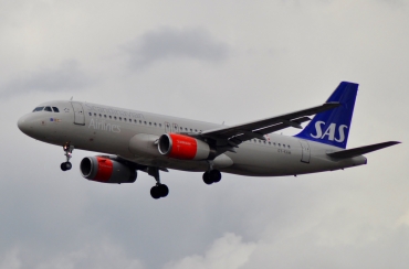 OY-KAW · Airbus A320-232 · (LHR / EGLL)