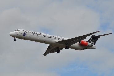 OY-KHE (49604) 1988 McDonnell Douglas MD-82