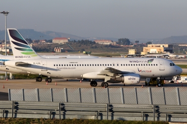 YL-LCL (533) 1995 Airbus A320-214