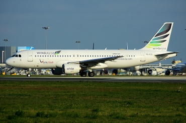 YL-LCL (533) 1995 Airbus A320-214
