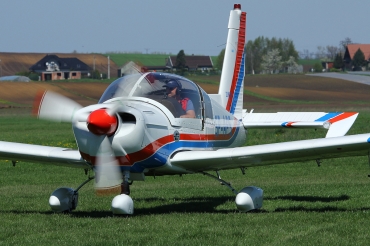 SP-APS Zlin Z-242