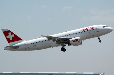HB-IJK (cn 0596) Airbus A320-214