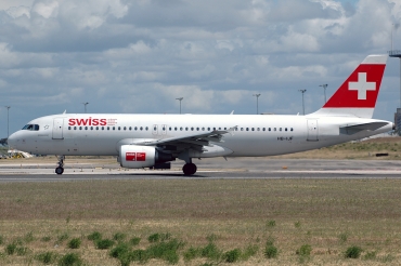 HB-IJF (562) 1995 Airbus A320-214