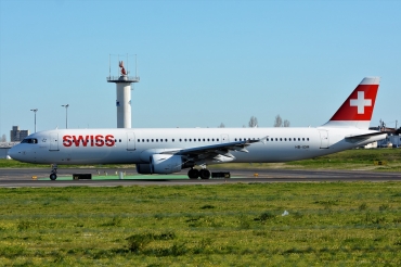 HB-IOM (4534) 2010 Airbus A321-212