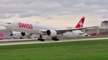 HB-JNG · Boeing 777-3DE/ER · (YYZ / CYYZ)