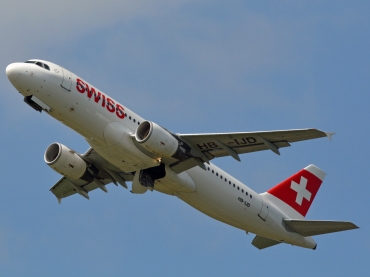 HB-IJD (553) 1995 Airbus A320-214