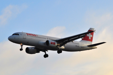 HB-IJF (562) 1995 Airbus A320-214