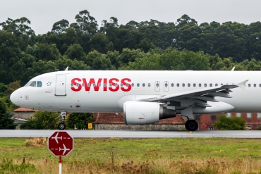 HB-IJS (782) 1998 Airbus A320-214