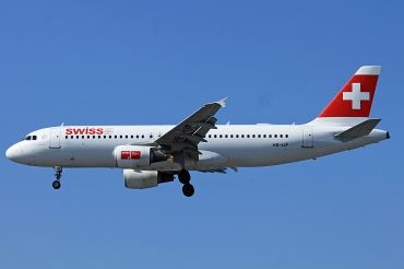 HB-IJF (562) 1995 Airbus A320-214