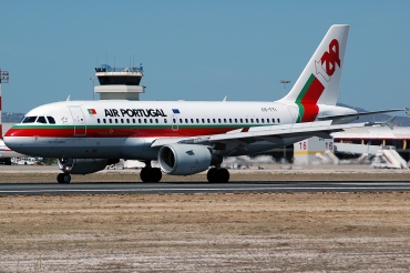 CS-TTI (933) 1998 Airbus A319-111