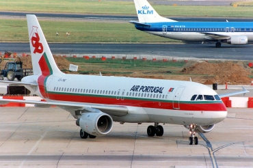 CS-TNE · Airbus A320-212 · (LHR / EGLL)