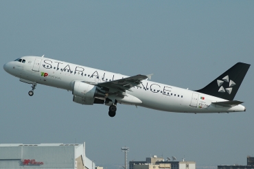 CS-TNP (2178) 2004 Airbus A320-214