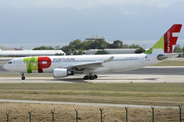 CS-TOR (486) 2002 Airbus A330-203
