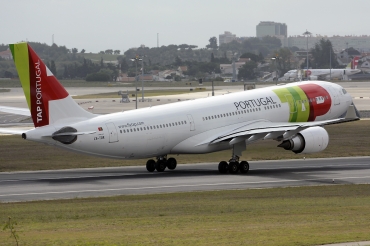 CS-TOR (486) 2002 Airbus A330-203