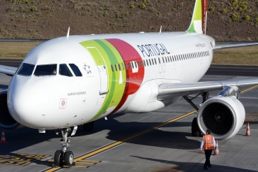 CS-TNH (960) 1999 Airbus A320-214