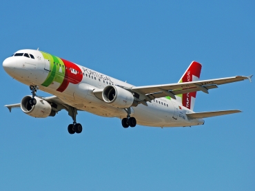 CS-TNG (945) 1998 Airbus A320-214