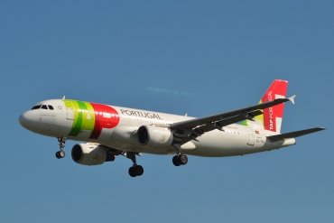 CS-TNG (945) 1998 Airbus A320-214