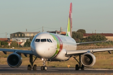 CS-TNL (1231) 2000 Airbus A320-214