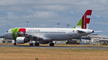 CS-TNM (1799) 2002 Airbus A320-214
