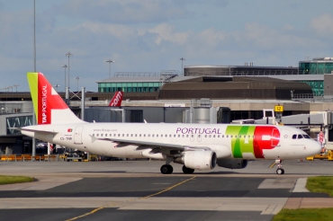 CS-TNR (3883) 2009 Airbus A320-214