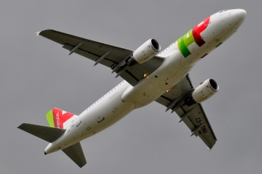 CS-TNU (4106) 2009 Airbus A320-214