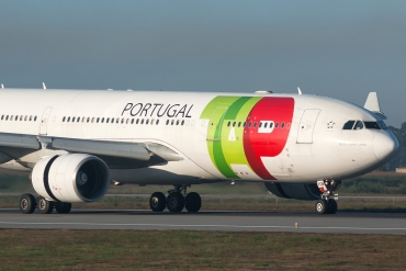 CS-TOE (305) 1999 Airbus A330-223